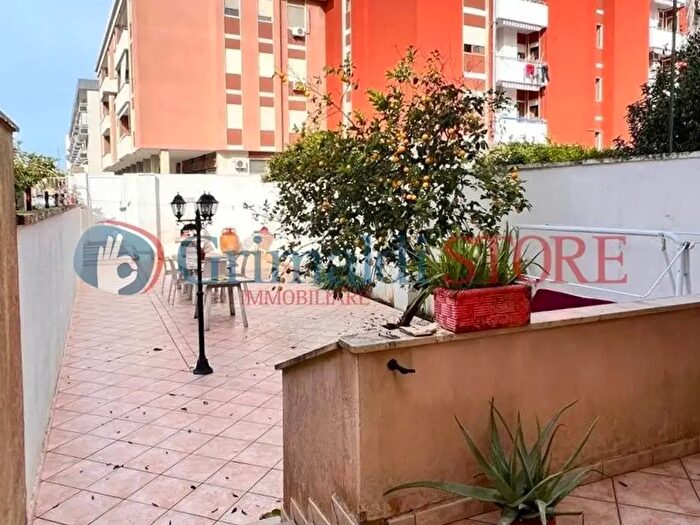 Appartamento con 6 locali in affitto in Via dei Palumbo, Lecce