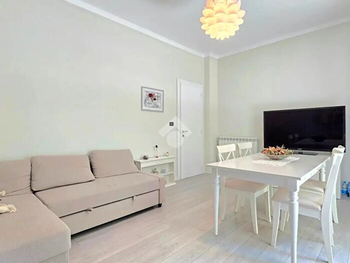 Appartamento con 6 locali in vendita in Viale alla Pineta, Genova
