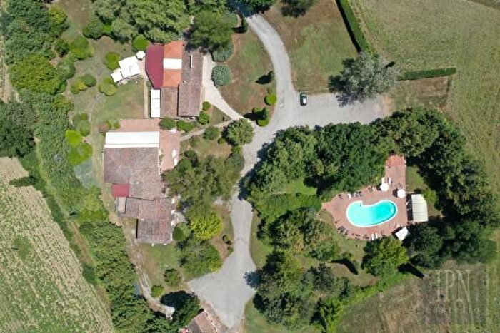 Casa con 6 locali in vendita in Strada Statale di Gubbio E Pian dAssino, Gubbio