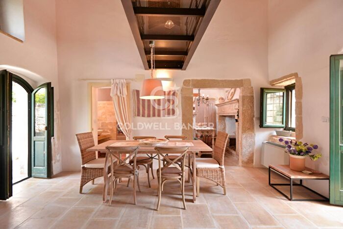 Casa con 6 locali in vendita in Via Caterina De Medici, Sanarica