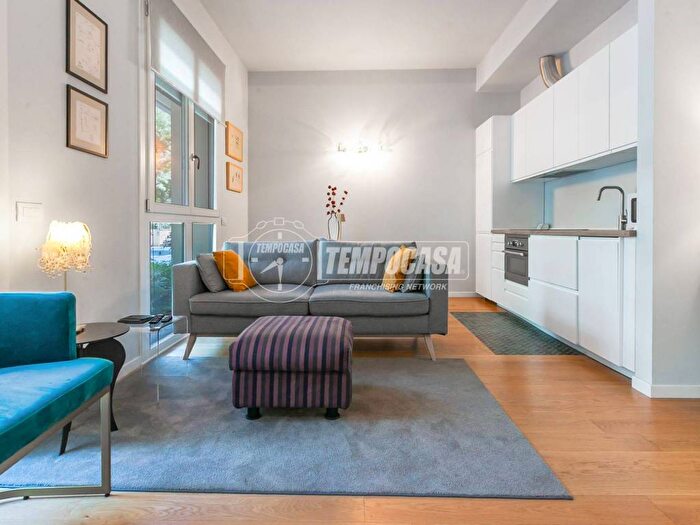 Appartamento bilocale in affitto in Viale Montello, Paolo Sarpi, Milano