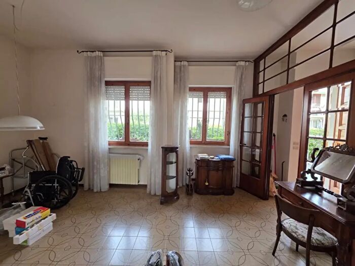 Casa con 5 locali in vendita in Viareggio