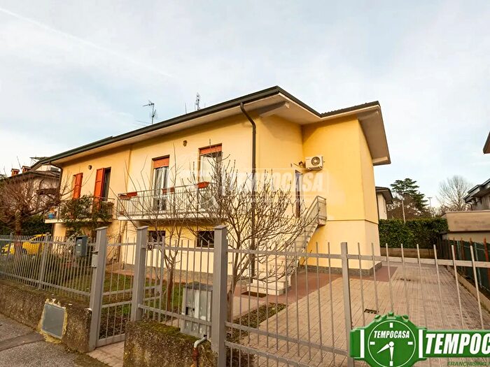 Casa trilocale in vendita in Via Michelangelo Buonarroti, Palazzo Pignano