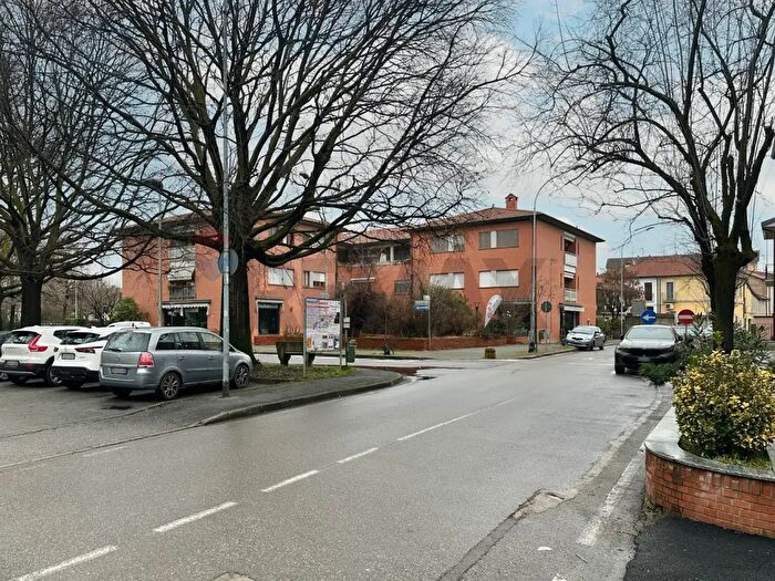 Appartamento trilocale in vendita in Via Monte Grappa, Pessano Con Bornago