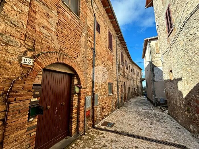 Appartamento trilocale in vendita in Via delle Rocche, Calvi DellUmbria