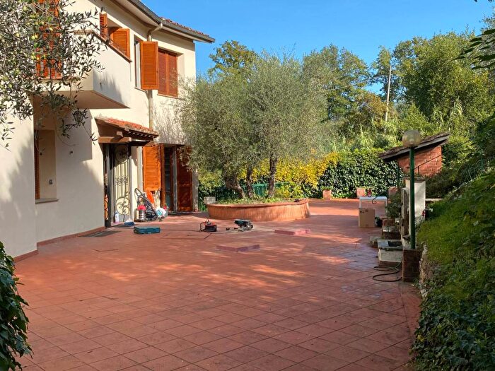 Casa con 6 locali in affitto in Via dei Bastioni, San Niccolò, Firenze