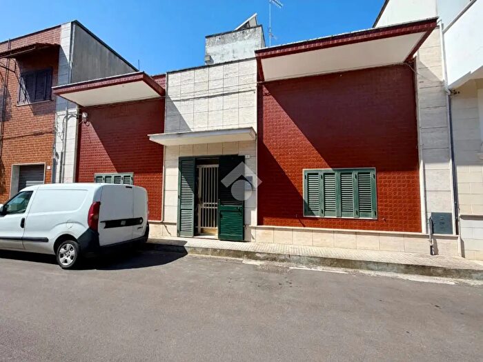 Casa quadrilocale in vendita in Via Galileo Galilei, Lizzanello