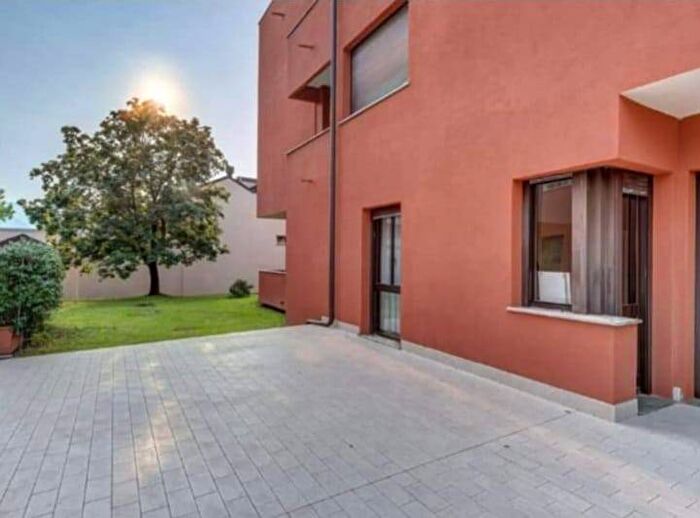 Appartamento trilocale in vendita in Via Graziano Tubi, Caleotto, Lecco