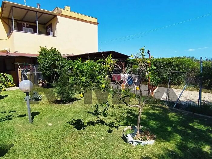 Appartamento trilocale in vendita in Via Pomezia, Nettuno