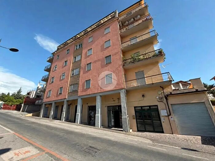 Appartamento trilocale in vendita in Via Pescara, L'Aquila
