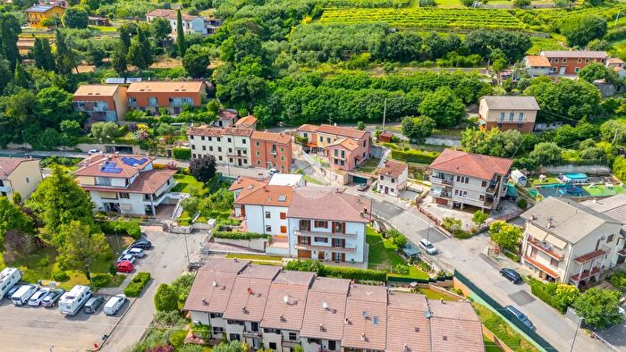 Casa con 10 locali in vendita in Via S G Calabria, Lavagno