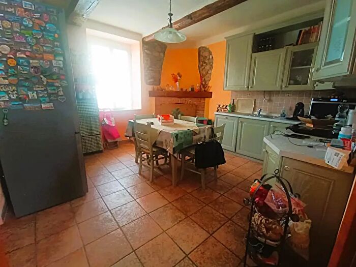 Casa con 6 locali in vendita in Inelli, Massa