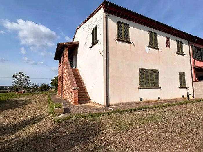 Casa con 7 locali in vendita in Crespina Lorenzana