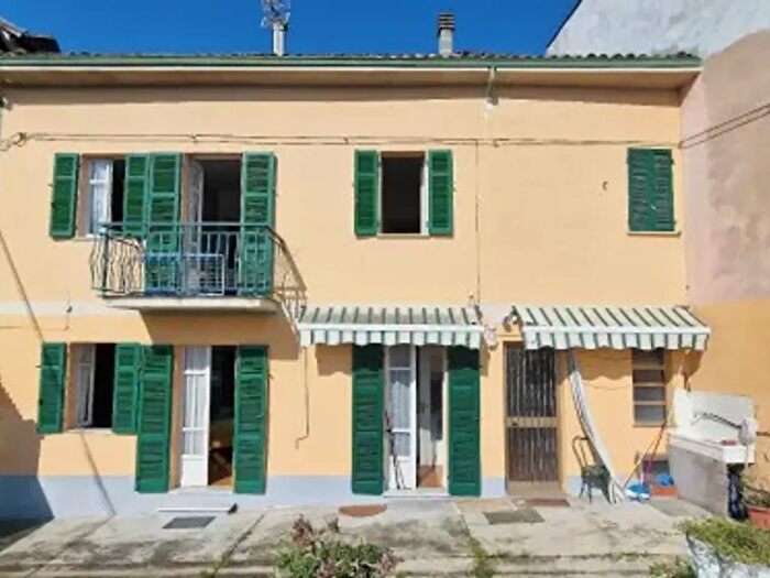 Casa con 6 locali in vendita in Via Fiume, Montecastello