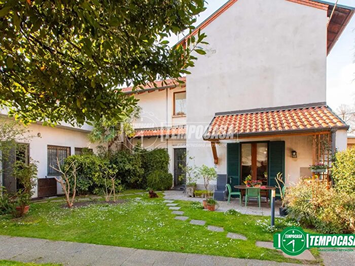 Casa quadrilocale in vendita in Via Dante Alighieri, Castellanza