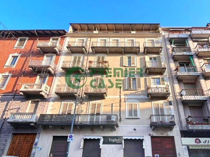 Appartamento trilocale in affitto in Vibò, Borgo Vittoria, Torino