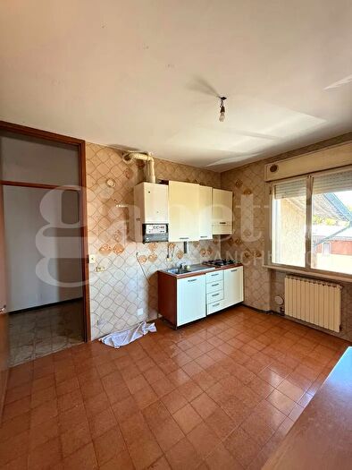 Appartamento quadrilocale in vendita in Via Roma, Longare