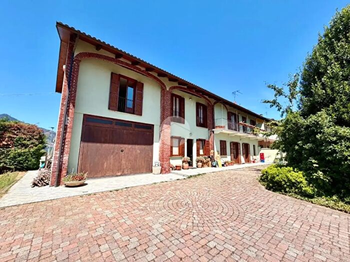 Casa con 7 locali in vendita in Via Stazione, Rosta
