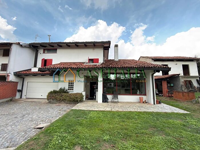 Casa con 7 locali in vendita in Pavone Canavese