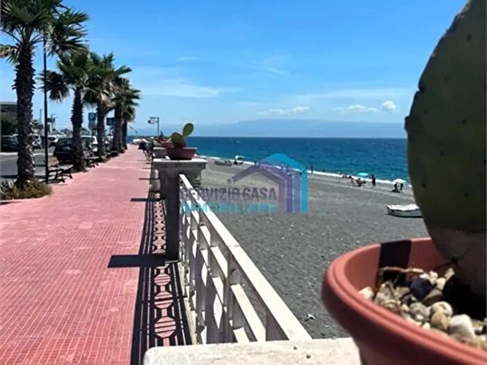 Appartamento trilocale in vendita in Lungomare Garufi, Furci Siculo
