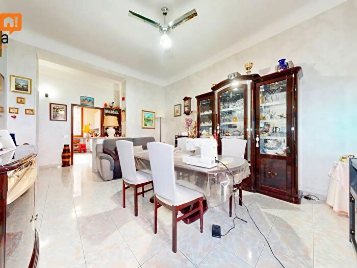 Appartamento trilocale in vendita in Via Arquà, Milano