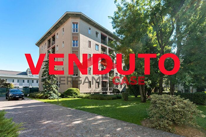 Appartamento trilocale in vendita in Via Pitentino, Bergamo