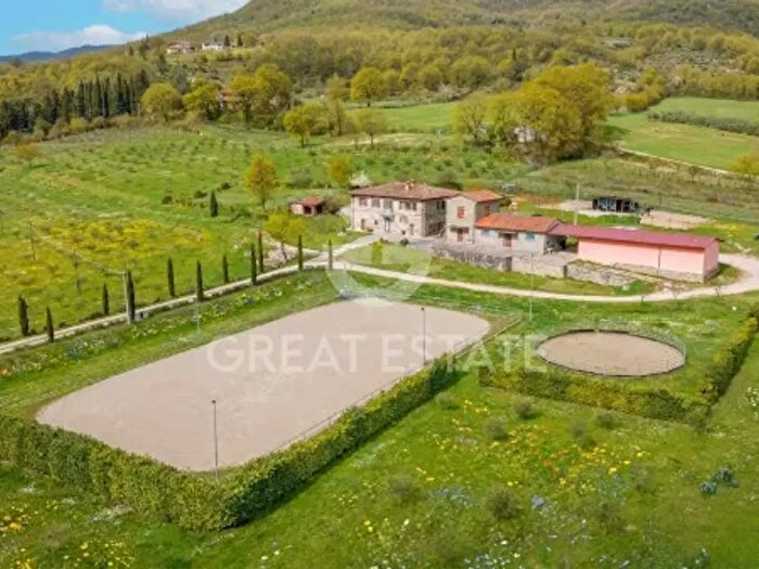 Casa con 6 locali in vendita in Frazione Castel Focognano, Castel Focognano