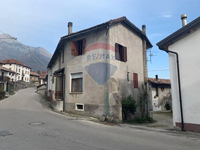 Appartamento con 6 locali in vendita in Frazione Cergnai Snc, Santa Giustina