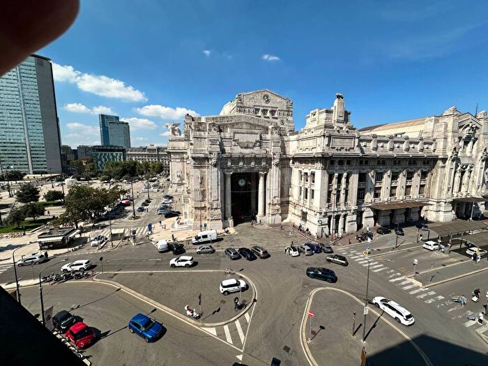 Casa con 6 locali in affitto in Piazza Luigi di Savoia, Centrale, Milano