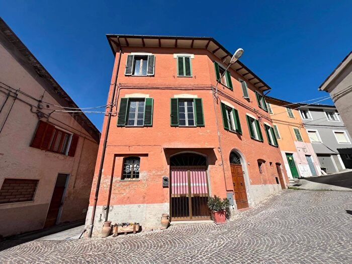 Appartamento con 5 locali in vendita in Frazione San Michele, Fabriano