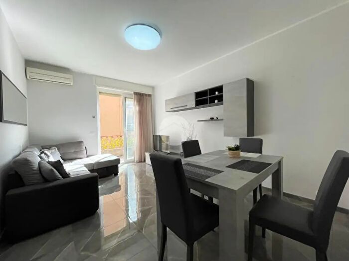 Appartamento trilocale in vendita in Via Pietro Agosti, Sanremo