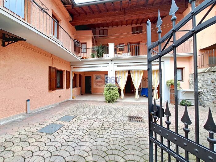 Casa quadrilocale in vendita in Via Cavour, Provaglio D'Iseo