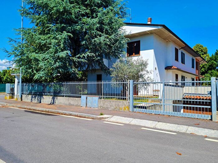 Casa quadrilocale in affitto in Via degli Alpini, Verdello