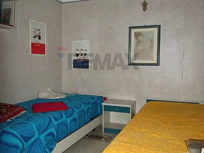 Casa con 9 locali in affitto in Corso Umberto, Bronte