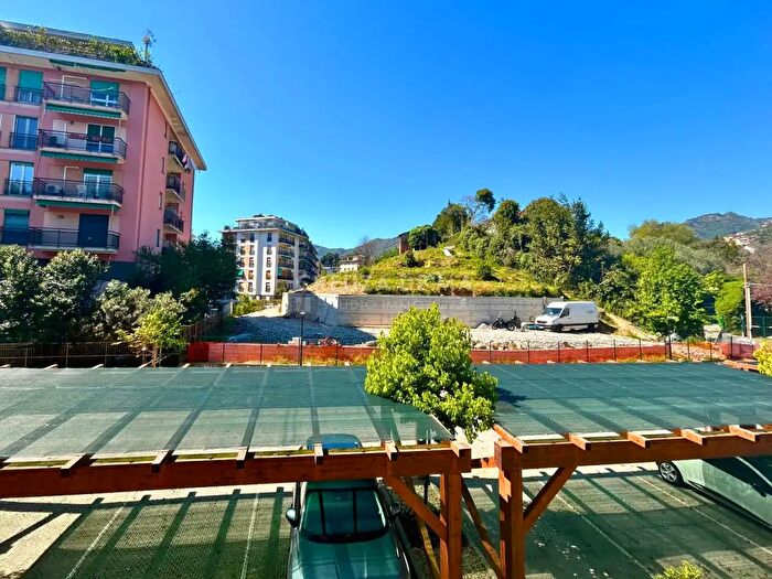 Appartamento quadrilocale in vendita in Via Baracca, Rapallo