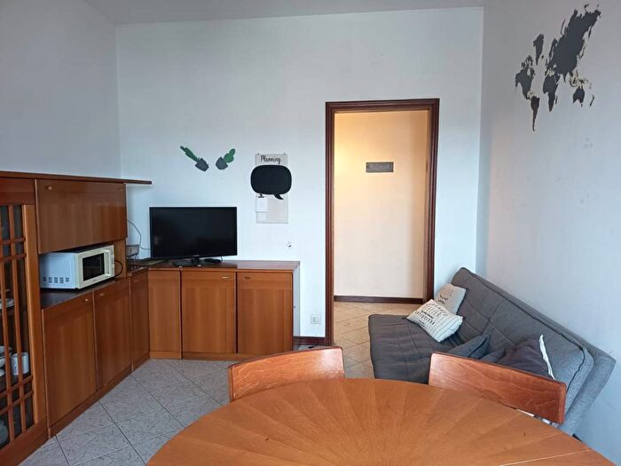 Appartamento trilocale in affitto in Piazza Serafino Belfanti, Navigli Darsena, Milano