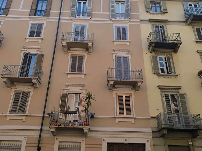 Appartamento trilocale in affitto in Via Varazze, Torino