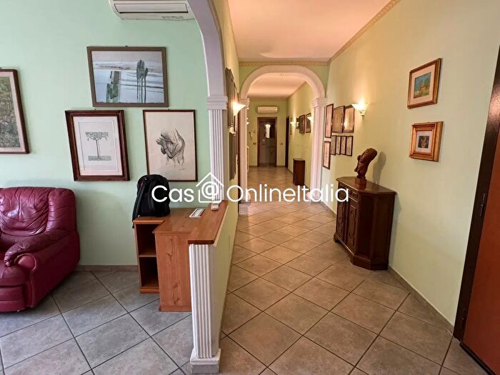Appartamento con 5 locali in vendita in Via Francesco Baracca, Prato