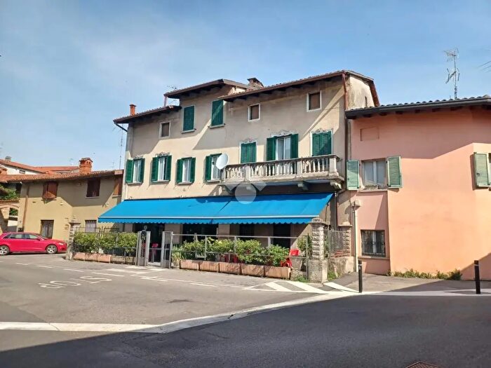 Casa quadrilocale in vendita in Via E Frizzoni, Treviolo