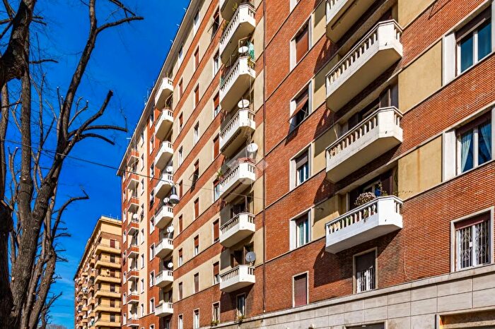 Appartamento con 5 locali in vendita in Via Silvio Pellico, Roma