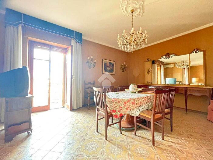 Appartamento con 5 locali in vendita in Largo Sanità, San Severo