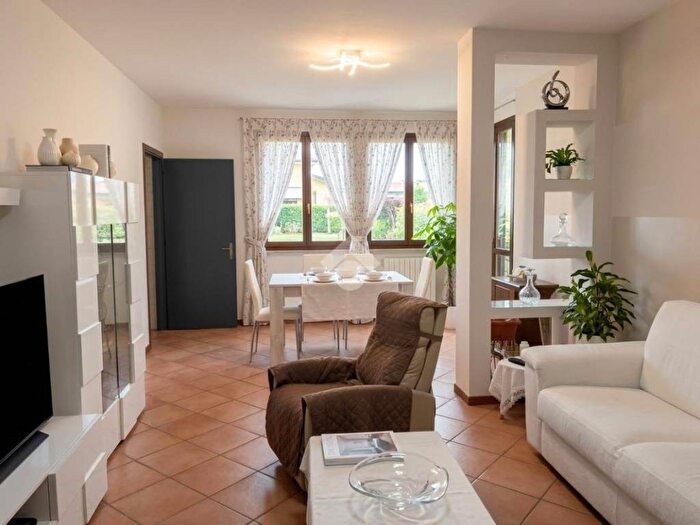 Appartamento trilocale in vendita in Via Piazza Virgilio, Centro, Sirmione