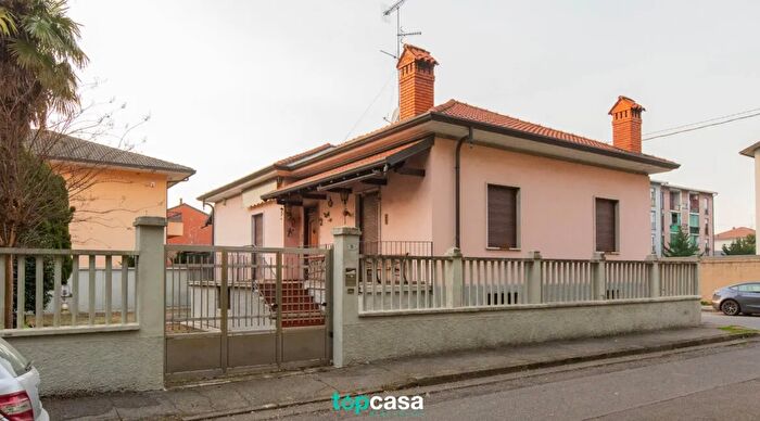 Casa bilocale in vendita in Via Abbiategrasso Borsano Busto Arsizio Varese Lombardia Italia, Busto Arsizio