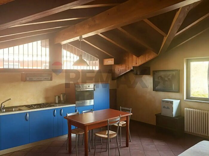 Appartamento trilocale in vendita in Via Vittorio Veneto, Oleggio Castello