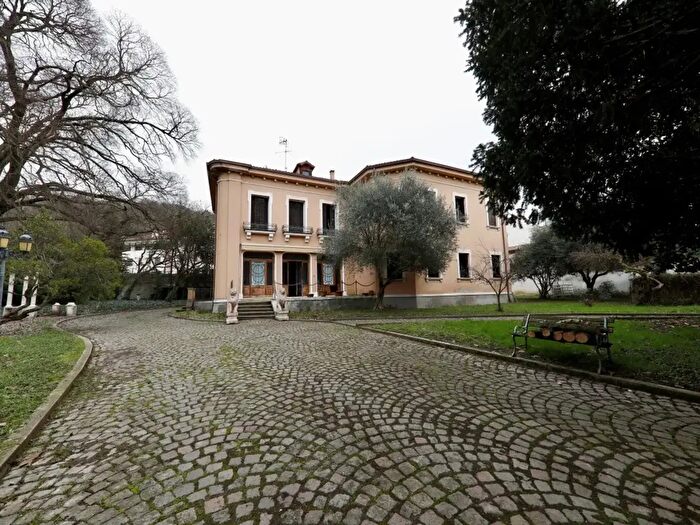 Casa con 5 locali in vendita in Via Santo Stefano, Este
