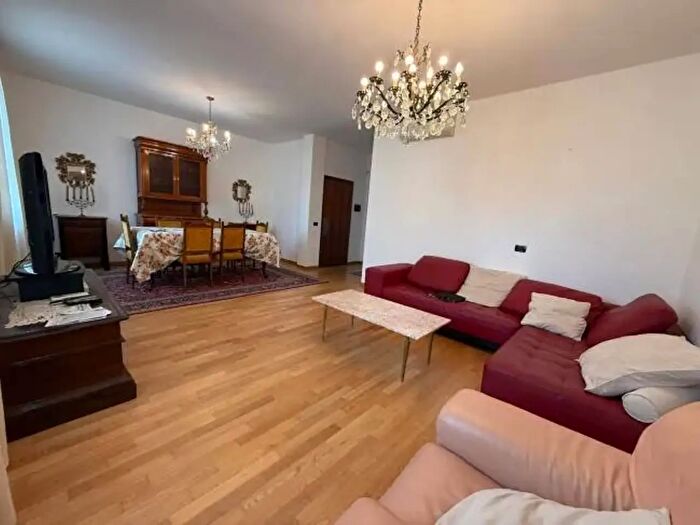 Appartamento trilocale in affitto in Corso Camillo Benso Conte di Cavour, Modena