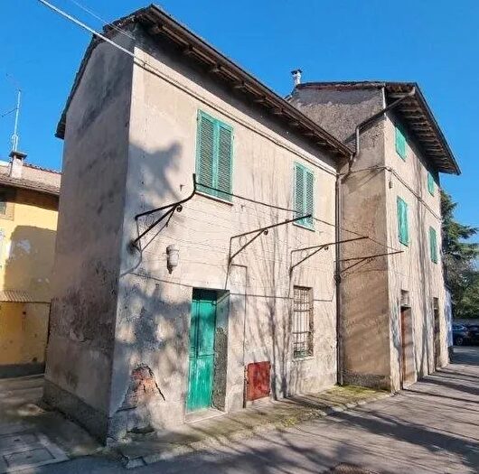 Casa con 8 locali in vendita in Pandino