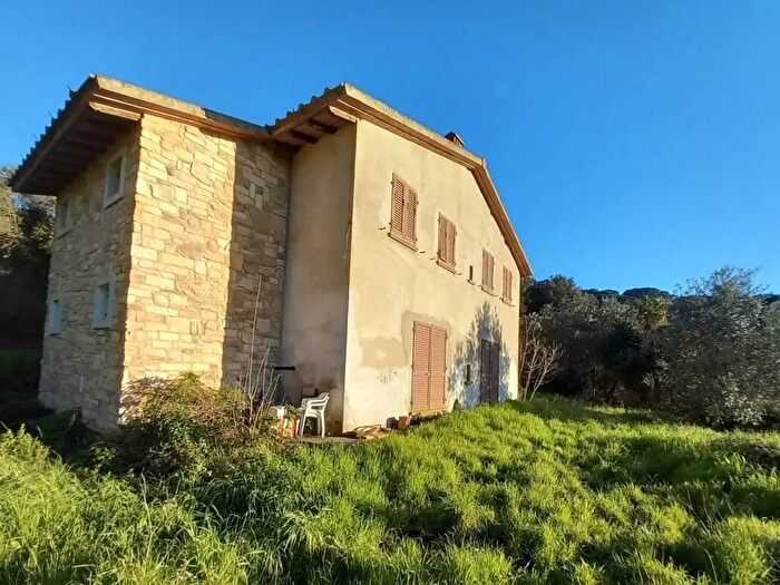 Casa con 10 locali in vendita in Castagneto Carducci