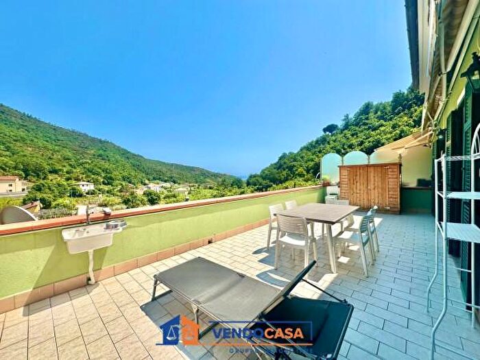 Appartamento trilocale in vendita in Borgata Isola Inferiore, Loano