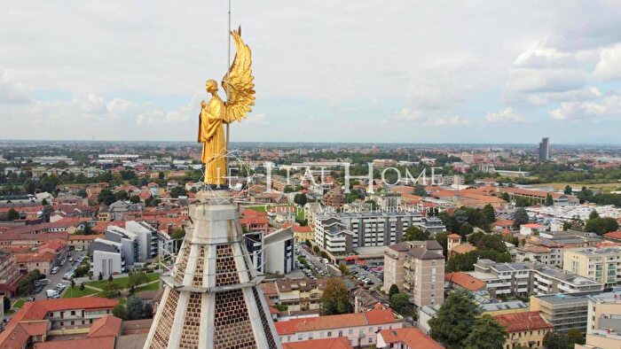 Appartamento con 6 locali in vendita in Via SantAntonio, Lissone